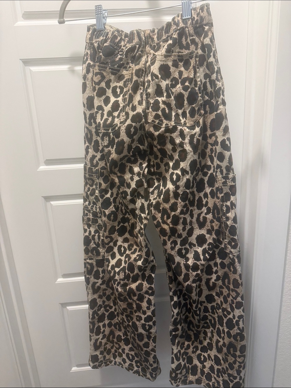 No Boundaries Leopard Print Wide-Leg Light Denim Cargo Pants - Short Length - Picture 5 of 6